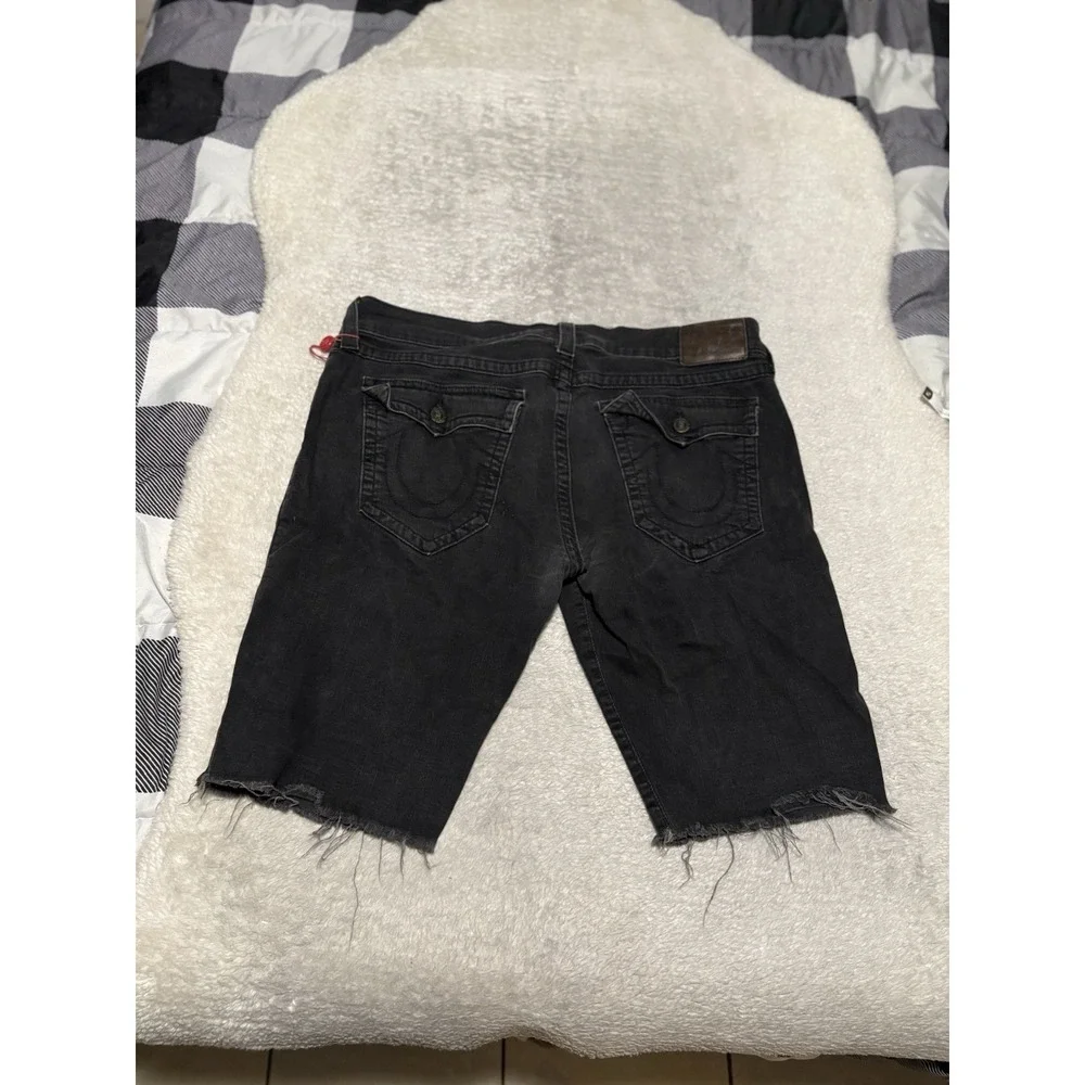 True Religion Ricky Relaxed Straight Shorts Size 42 Flap Pocket Distressed